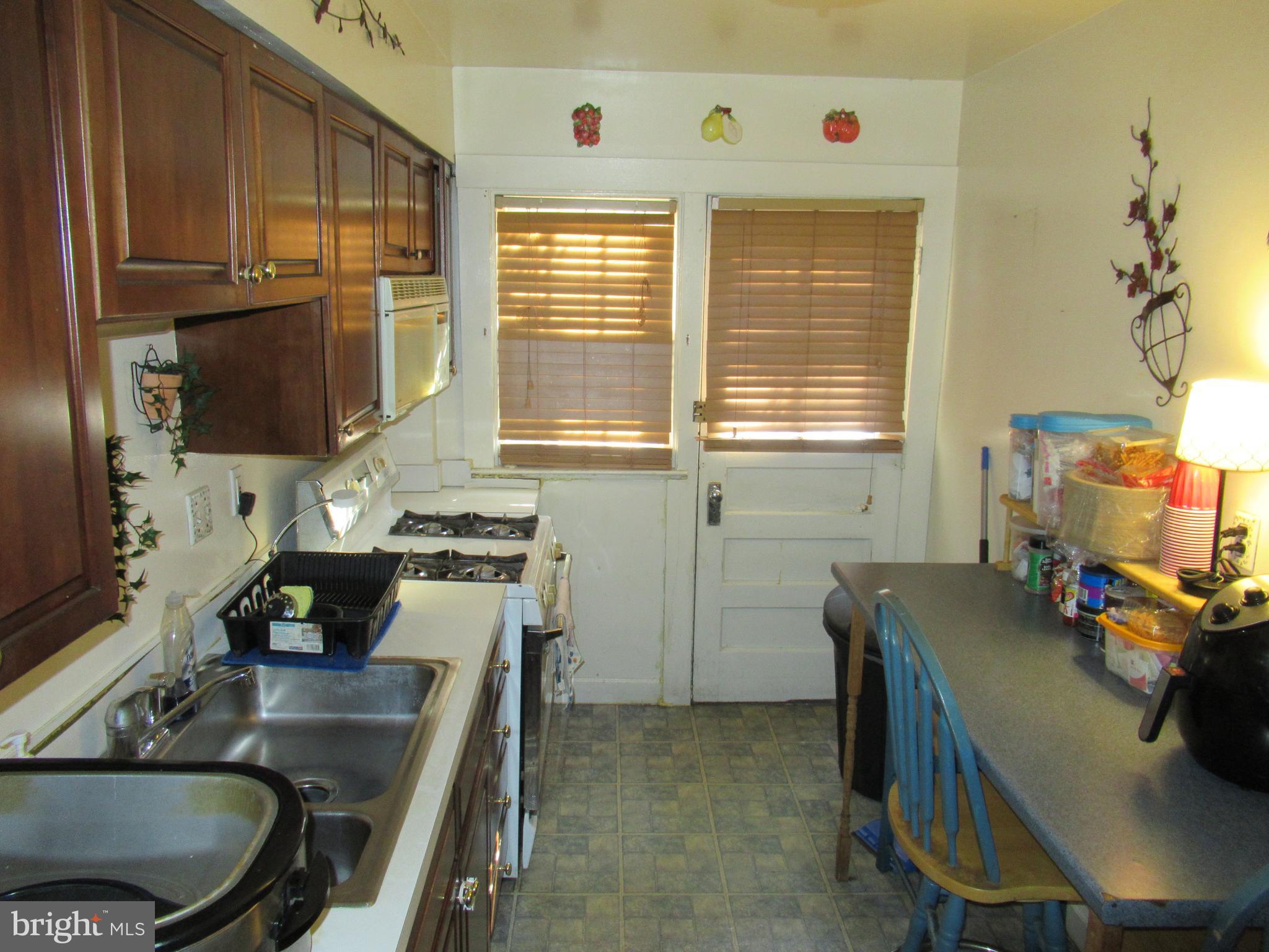 1018 Harwall Road Baltimore, MD 21207 - Photo 5 of 15