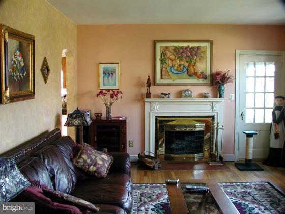 4838 25th Road North Arlington, VA 22207 - Photo 2 of 25 Living Room