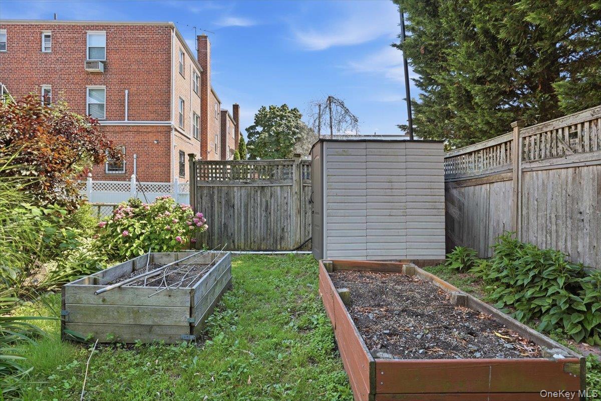 1415 Reed Place Bronx, NY 10465 - Photo 20 of 26