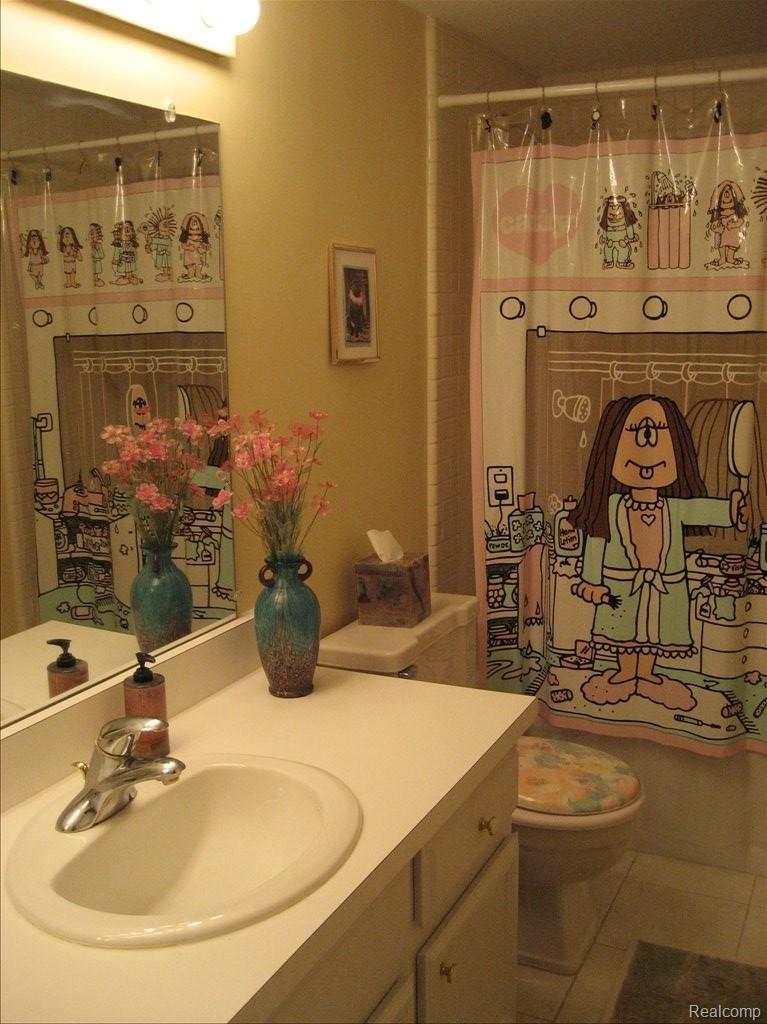 29676 Middlebelt Road, Unit 1202 Farmington, MI 48334 - Photo 16 of 16 Bath