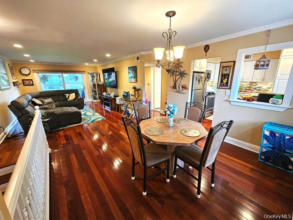 655 Middle Country Road, Unit 2H2 Coram, NY 11727 - Photo 15 of 37