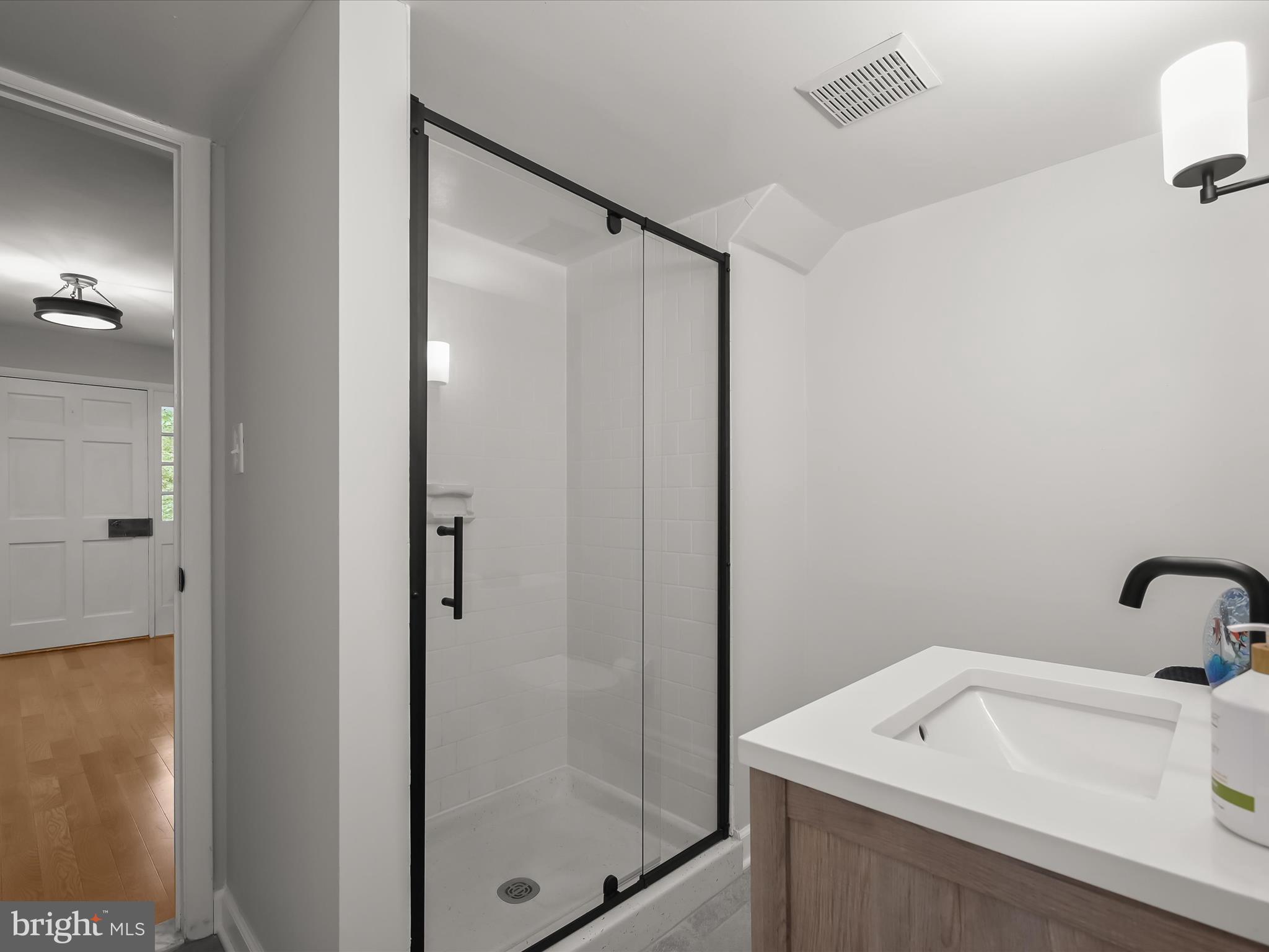 12402 Benson Branch Road Ellicott City, MD 21042 - Photo 35 of 77 Main Level Full Bath