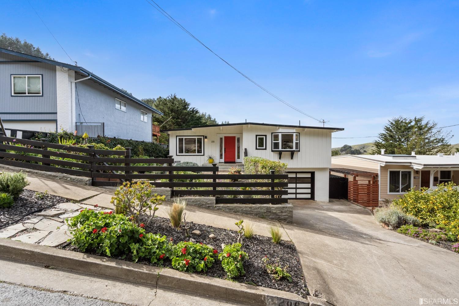 296 Reichling Avenue Pacifica, CA 94044 - Photo 2 of 39