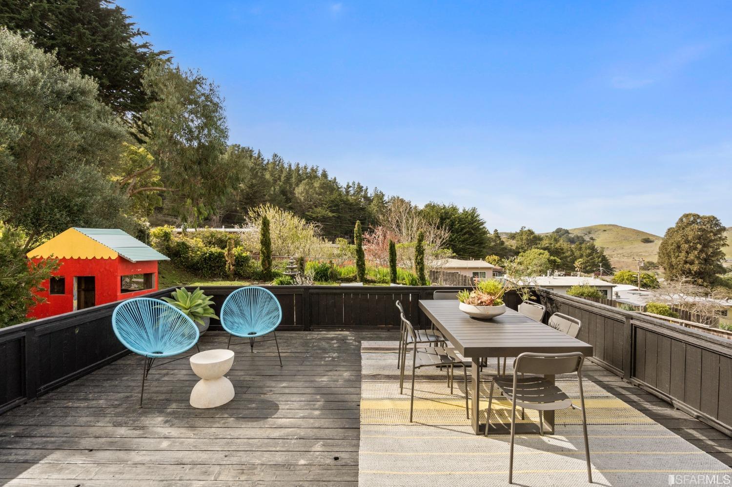 296 Reichling Avenue Pacifica, CA 94044 - Photo 28 of 39 a view of a chairs and table in patio