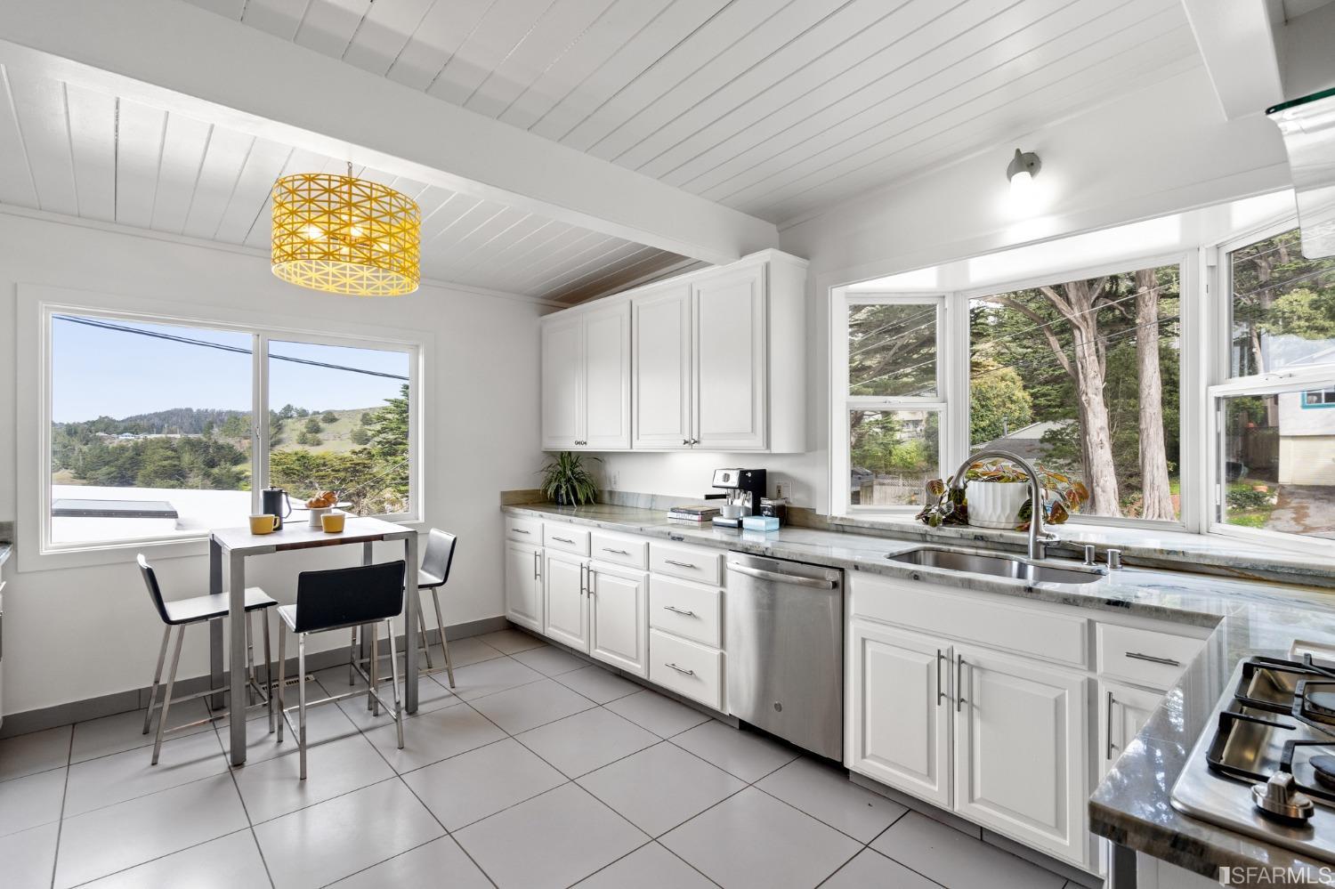 296 Reichling Avenue Pacifica, CA 94044 - Photo 6 of 39