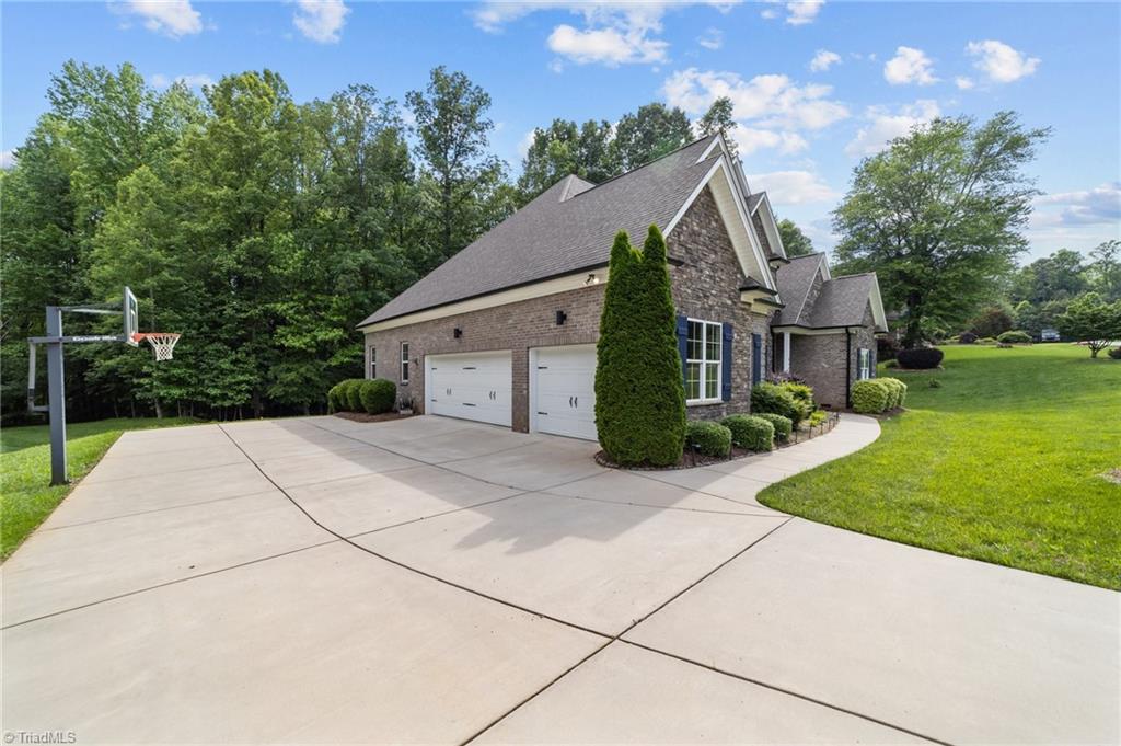 8441 Alice Player Drive Oak Ridge, NC 27310 - Photo 4 of 49