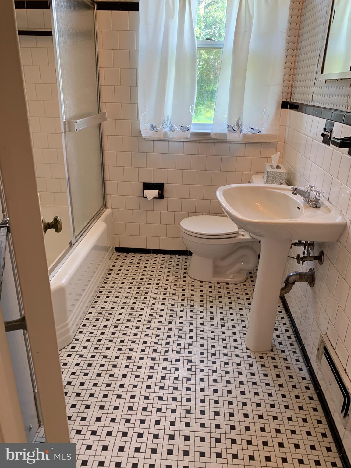 1819 Hanford Road Baltimore, MD 21237 - Photo 54 of 128