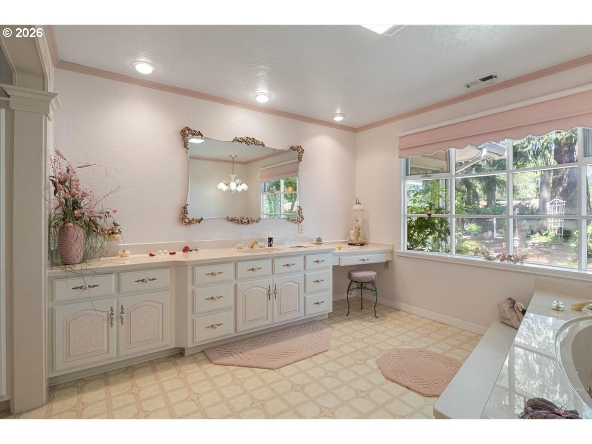 1300 Fair Oaks Road Oakland, OR 97462 - Photo 26 of 48 a spacious bathroom with double vanity and a mirror