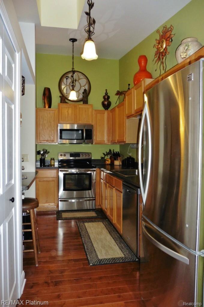 62622 Raleigh Court, Unit 2 South Lyon, MI 48178 - Photo 5 of 16 Kitchen.jpg