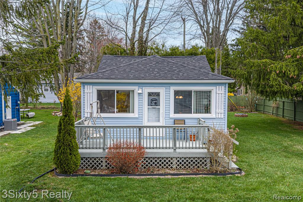 7523 Beechwood Road Lexington, MI 48450 - Photo 1 of 35