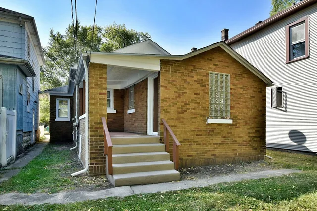 $198,000 | 340 Pine Street, Joliet, IL 60435