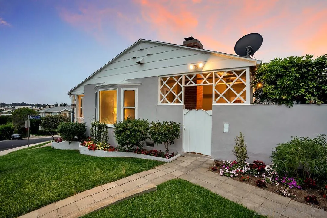 7501 Earldom Avenue Playa del Rey, CA 90293 - Photo 5 of 12 a front view of a house with garden