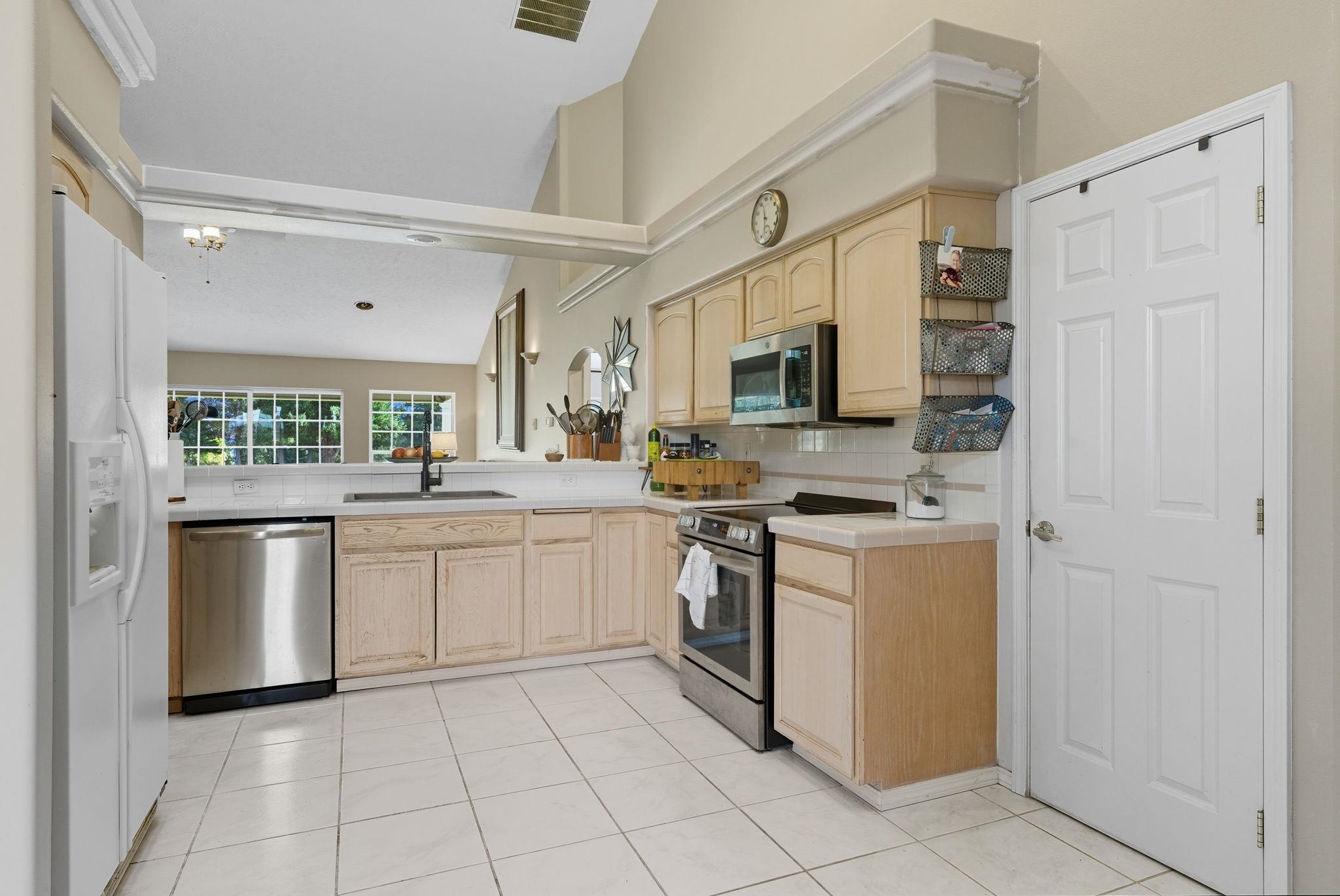 57169 Fairway Road Electric City, WA 99123 - Photo 9 of 50