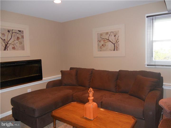 175 Manor Road Huntingdon Valley, PA 19006 - Photo 3 of 15 Gallery Image 3