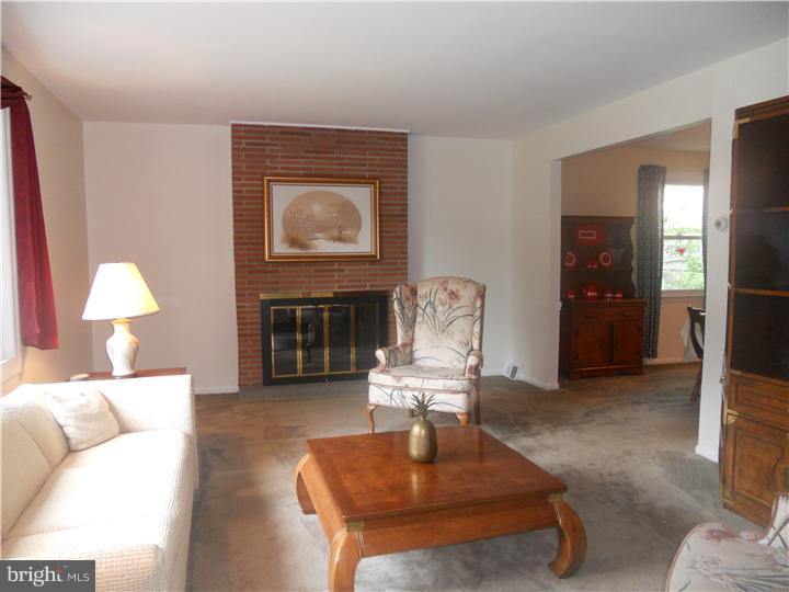 175 Manor Road Huntingdon Valley, PA 19006 - Photo 4 of 15 Gallery Image 4