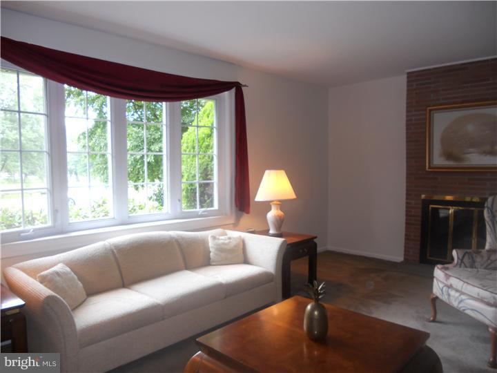 175 Manor Road Huntingdon Valley, PA 19006 - Photo 5 of 15 Gallery Image 5