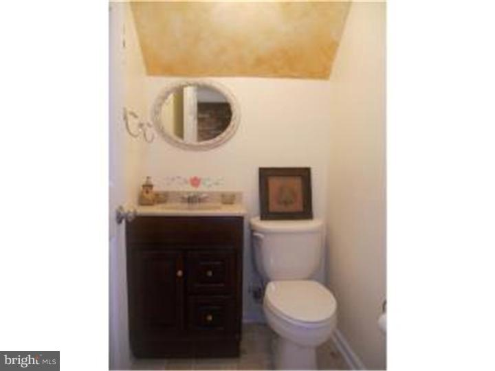 175 Manor Road Huntingdon Valley, PA 19006 - Photo 7 of 15 Gallery Image 7