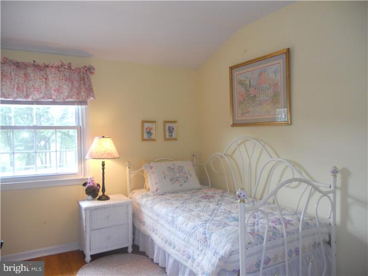 175 Manor Road Huntingdon Valley, PA 19006 - Photo 8 of 15 Gallery Image 8