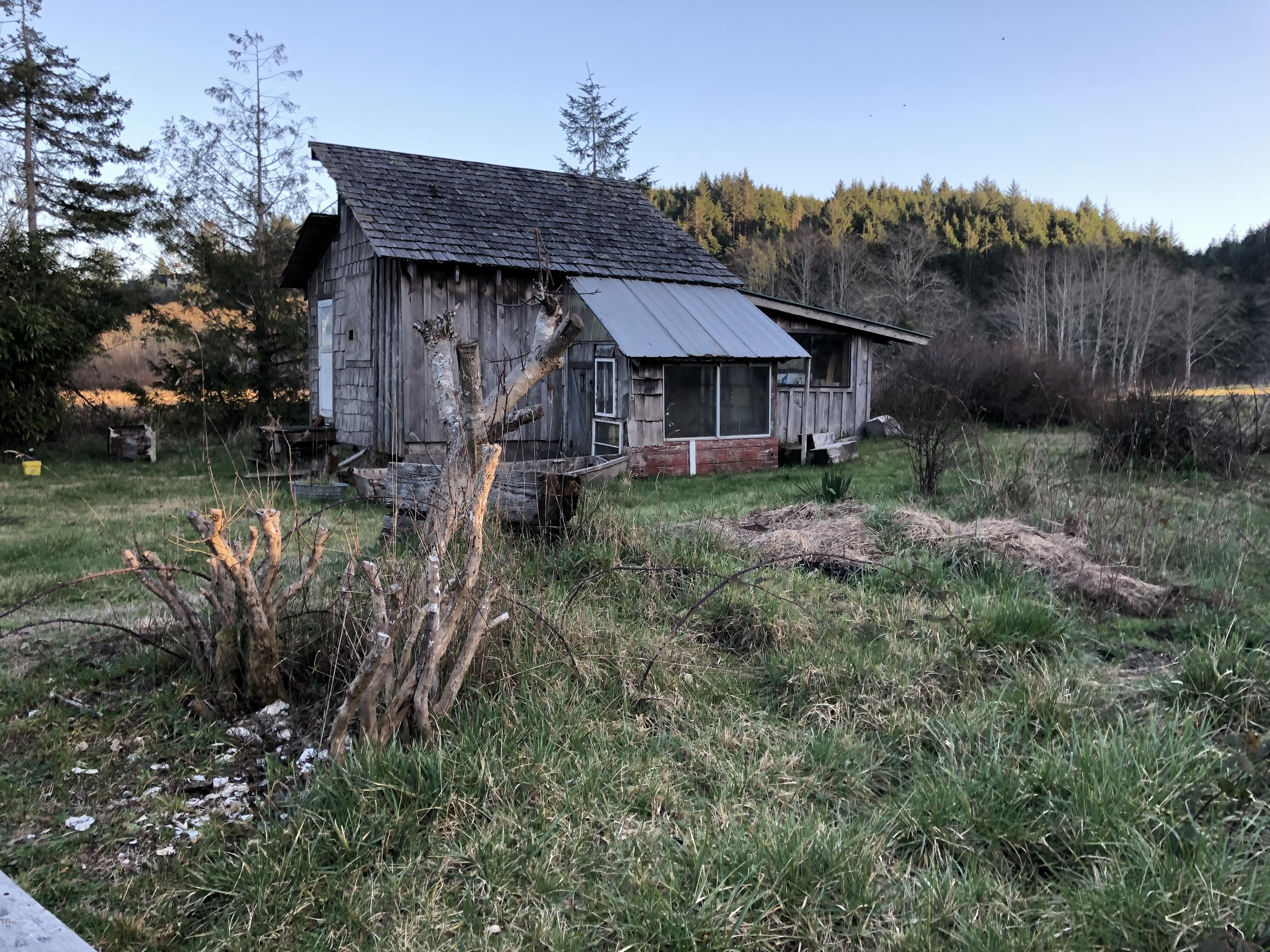 418 Southeast 35th Street Newport, OR 97366 - Photo 14 of 31 AC5B16E2-DD7F-4D20-80E3-7405C3392881
