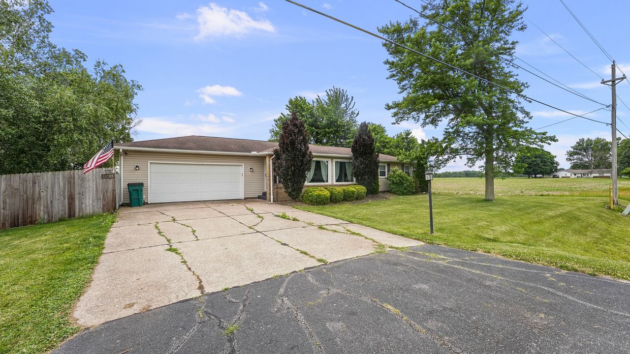 10009 Wolf Road Geneseo, IL 61254 - Photo 2 of 63