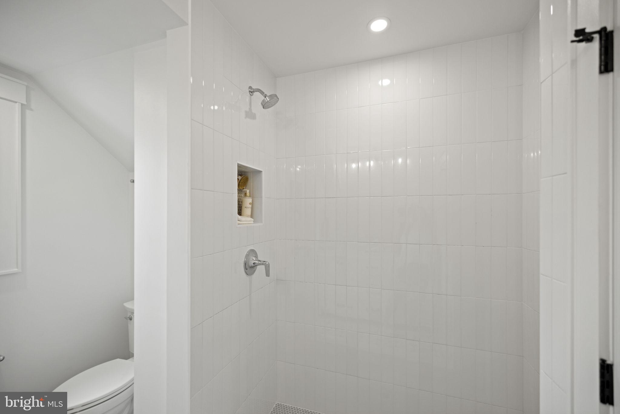 3602 Russell Road Alexandria, VA 22305 - Photo 35 of 66 Hall bath shower