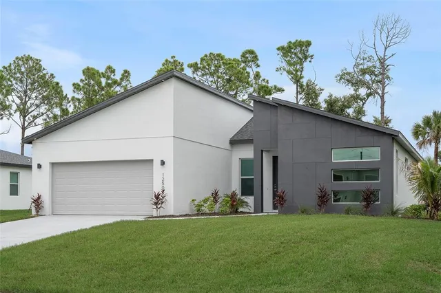 a view of a back yard of the house