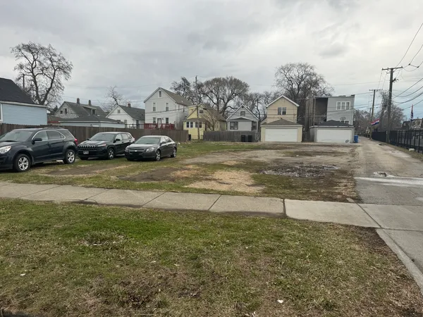 $32,000 | 430 West 80th Street, Chicago, IL 60620