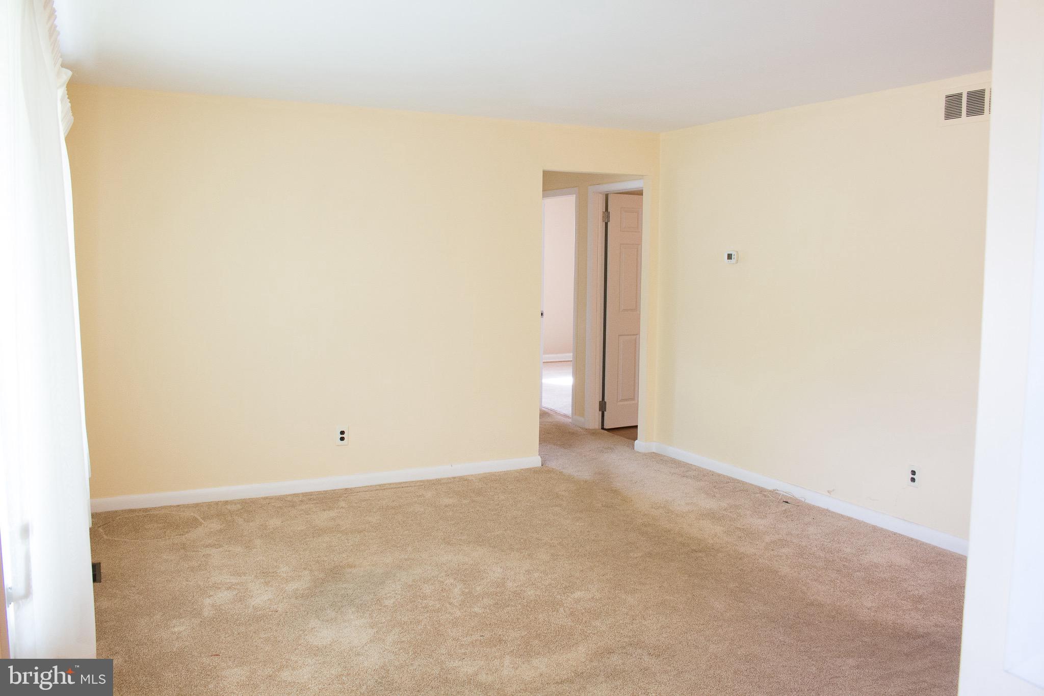 66 Nassau Road Lumberton, NJ 08048 - Photo 5 of 25 Neutral living room with large bay window