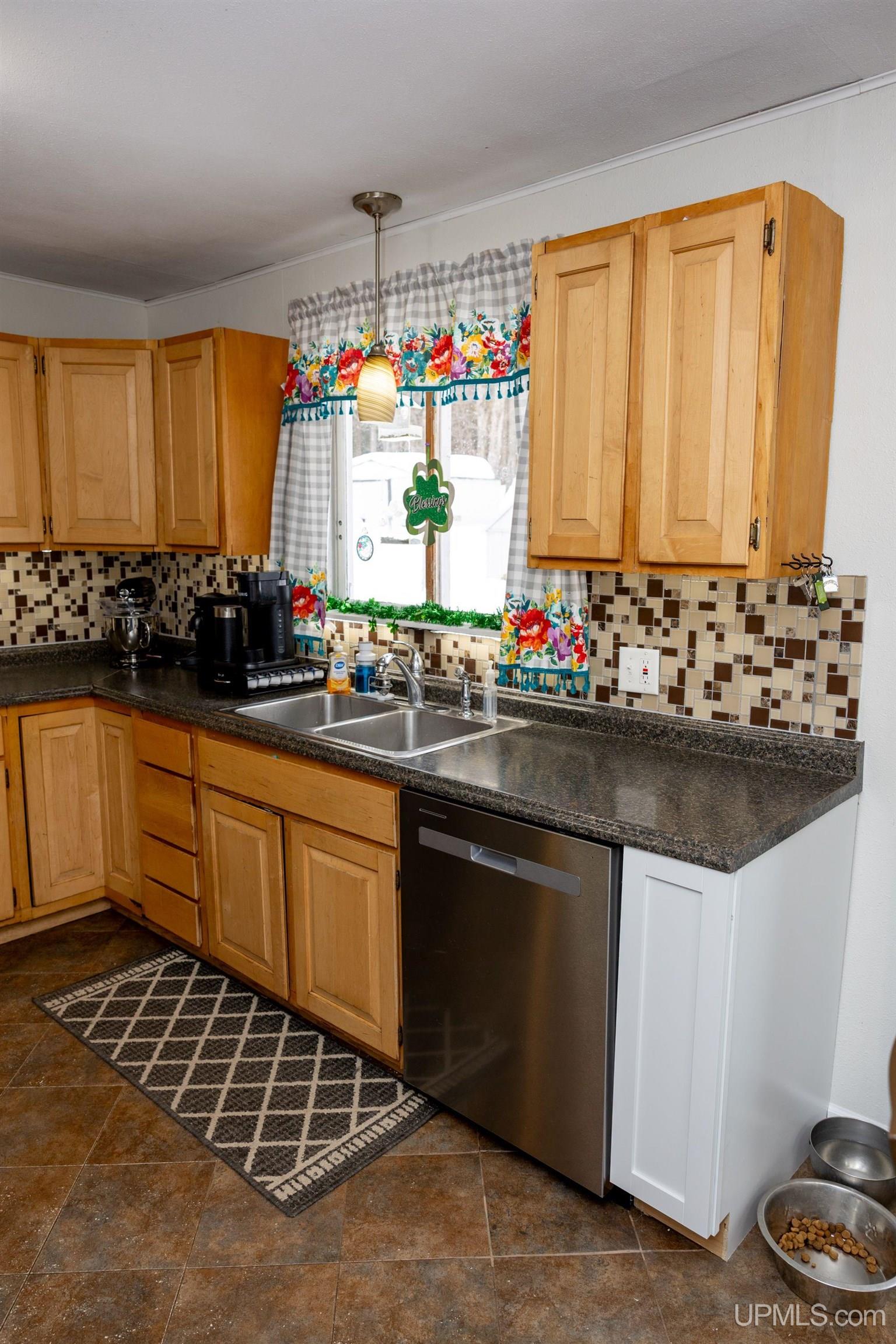 125 Lawrence Avenue Ishpeming, MI 49849 - Photo 7 of 57
