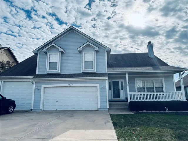 $430,000 | 1225 Southeast 12th Street, Lee's Summit, MO 64081