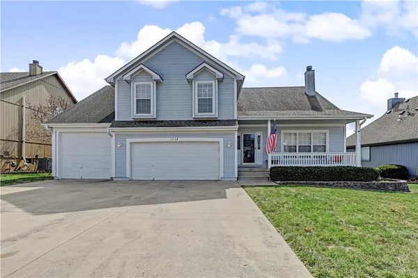 $420,000 | 1225 Southeast 12th Street, Lee's Summit, MO 64081