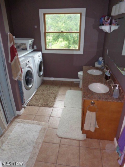 3291 Brunk Road Akron, OH 44312 - Photo 9 of 24 Full bath and 2nd floor laundry.
