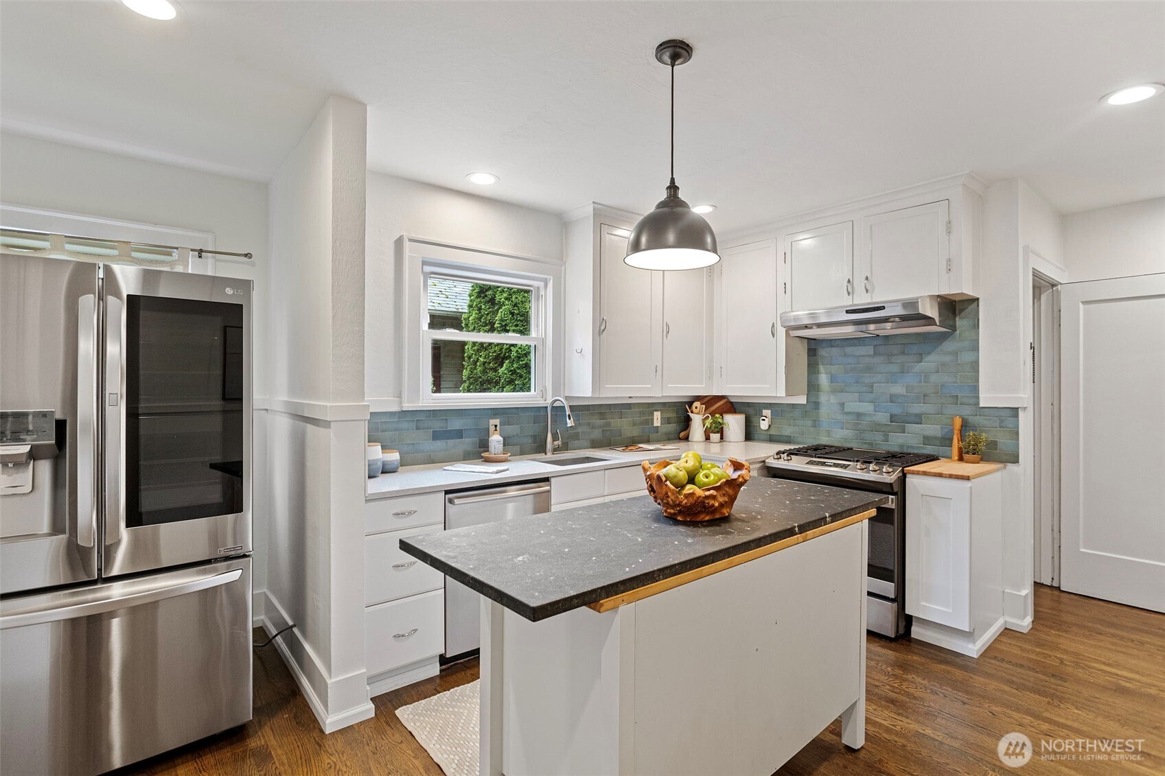 3917 Midvale Avenue North, Unit A Seattle, WA 98103 - Photo 13 of 37