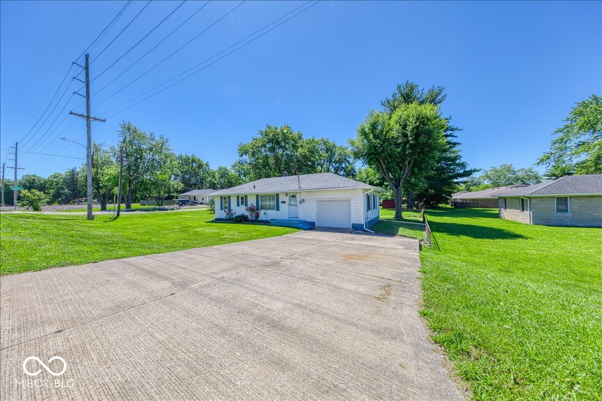 249 West County Line Road Greenwood, IN 46142 - Photo 4 of 28