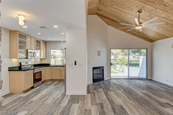 $2,800 | 2999 Bel Air Drive, Las Vegas, NV 89109