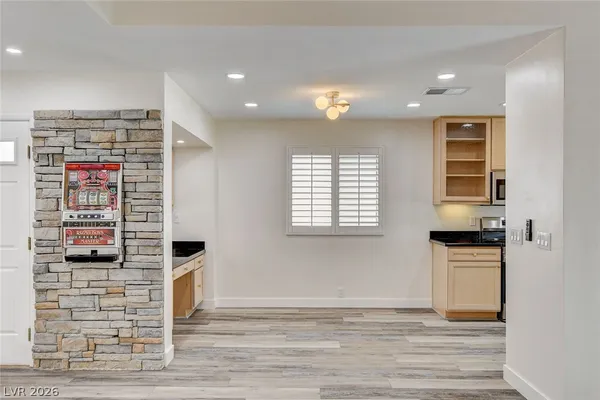 $2,800 | 2999 Bel Air Drive, Las Vegas, NV 89109