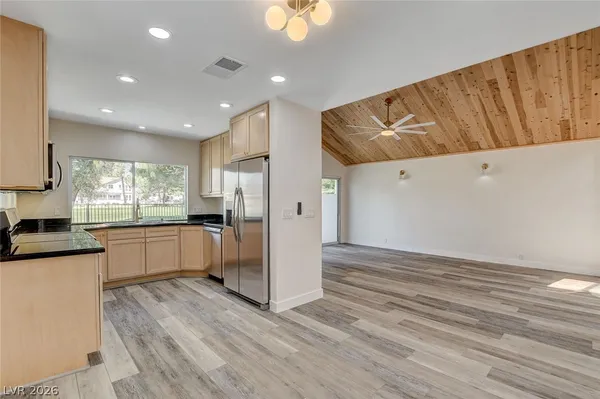 $2,800 | 2999 Bel Air Drive, Las Vegas, NV 89109