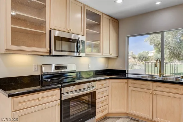 $2,800 | 2999 Bel Air Drive, Las Vegas, NV 89109