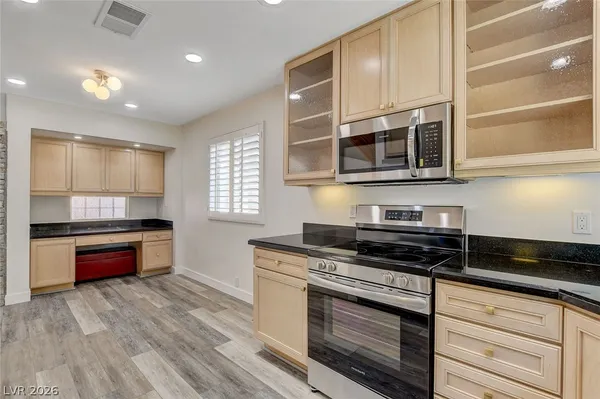 $2,800 | 2999 Bel Air Drive, Las Vegas, NV 89109