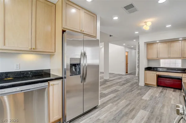 $2,800 | 2999 Bel Air Drive, Las Vegas, NV 89109