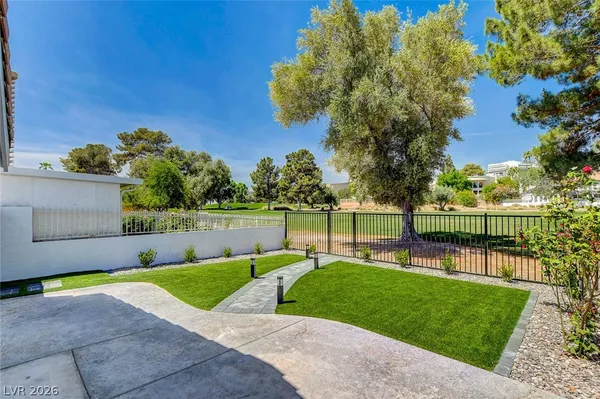 $2,800 | 2999 Bel Air Drive, Las Vegas, NV 89109