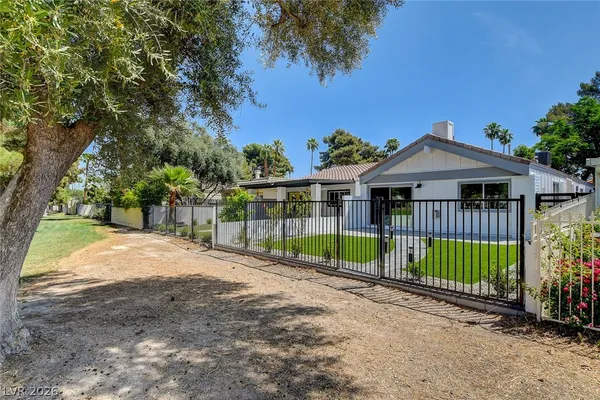 $2,800 | 2999 Bel Air Drive, Las Vegas, NV 89109