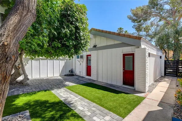 $2,800 | 2999 Bel Air Drive, Las Vegas, NV 89109