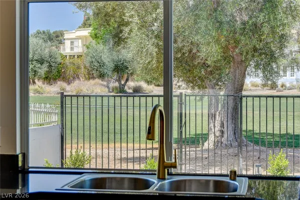 $2,800 | 2999 Bel Air Drive, Las Vegas, NV 89109