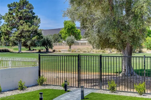 $2,800 | 2999 Bel Air Drive, Las Vegas, NV 89109