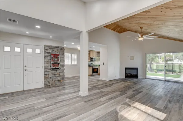 $2,800 | 2999 Bel Air Drive, Las Vegas, NV 89109