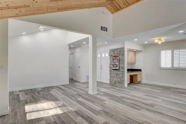 $2,800 | 2999 Bel Air Drive, Las Vegas, NV 89109