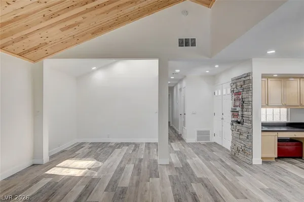 $2,800 | 2999 Bel Air Drive, Las Vegas, NV 89109