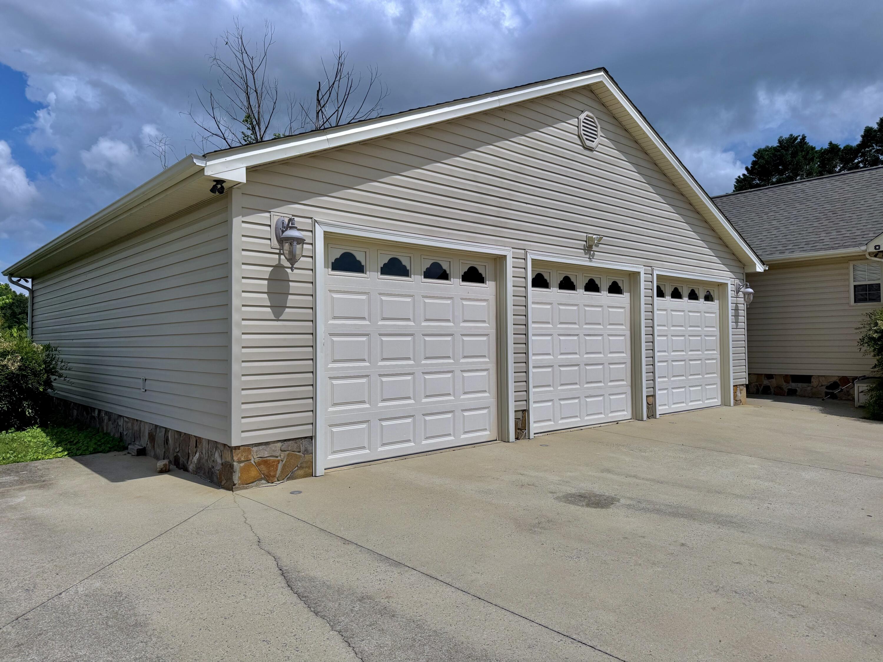 799 Riverbend Drive Dayton, TN 37321 - Photo 31 of 40 28-Garage