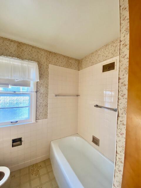 2007 Arlington Avenue Racine, WI 53403 - Photo 10 of 24 IMG_4951 (1)